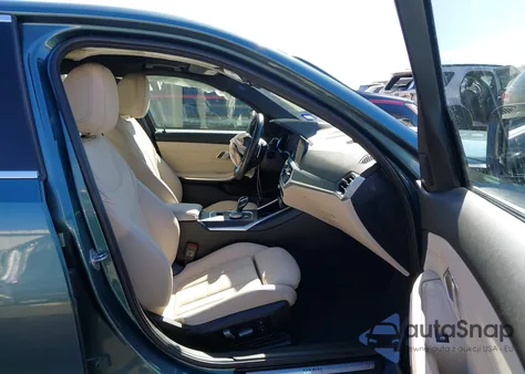 2021 BMW 330I z USA, uszkodzony, nr VIN 3MW5R1J04M8B70452